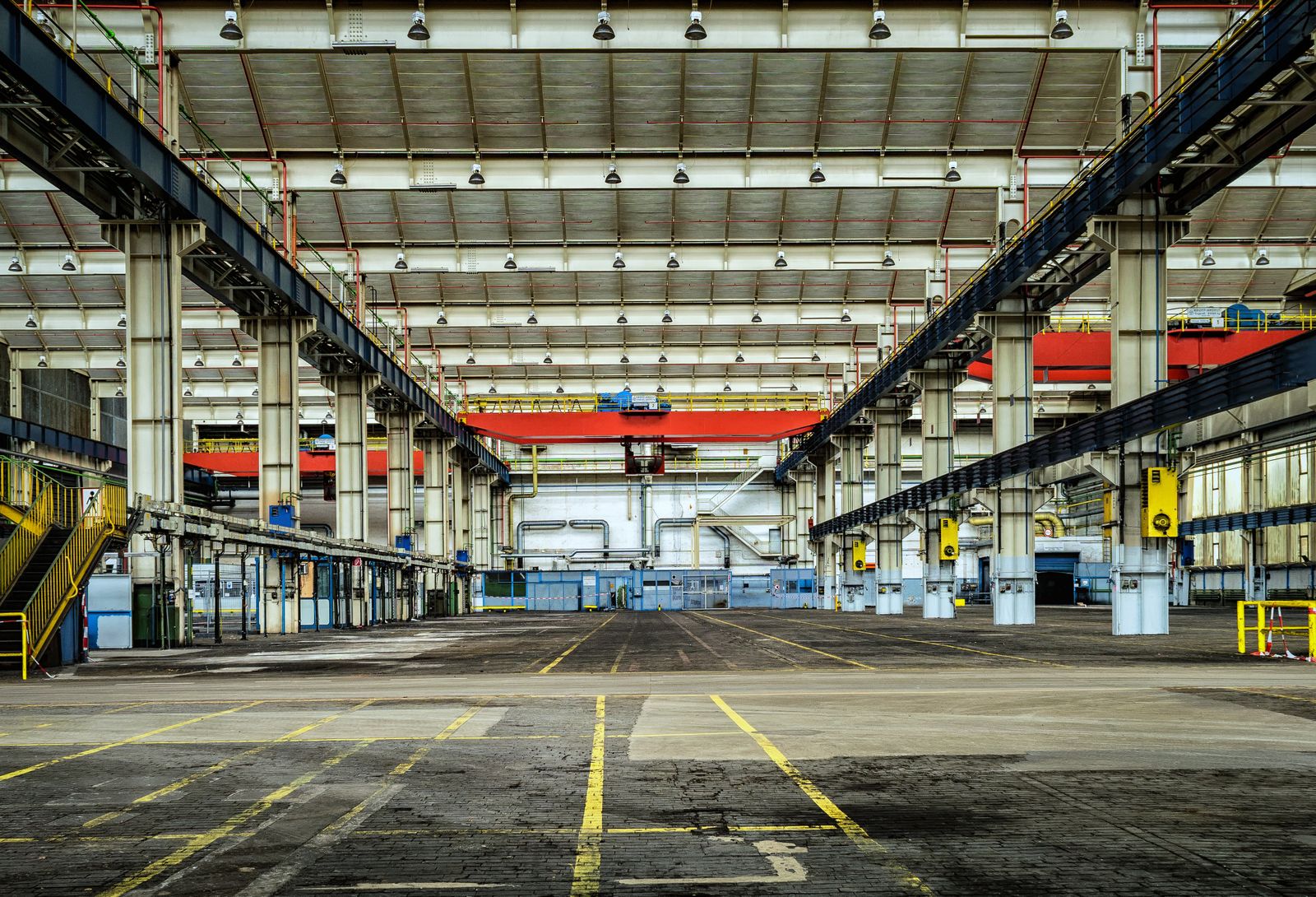 Industrial plant and workshop operations typical of UAE employers hiring mechanics and plant operators from India